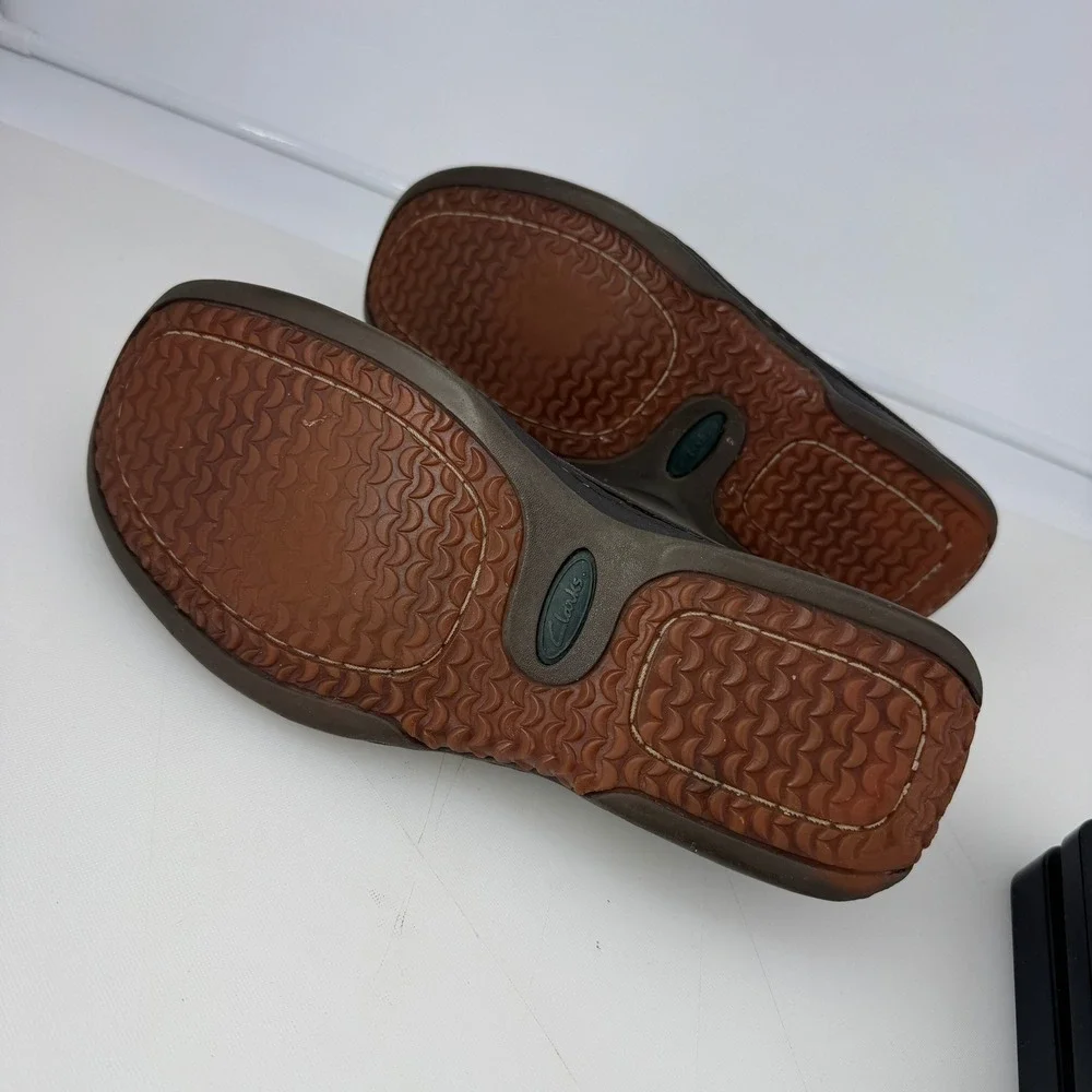 Clarks Loafers Men 9M Brown Leather Slip On Casual Comfort Professional Classic